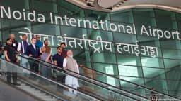 Indiens Premierminister Narendra Modi bei der Einweihung des Noida International Airport in Jewar, Uttar Pradesh