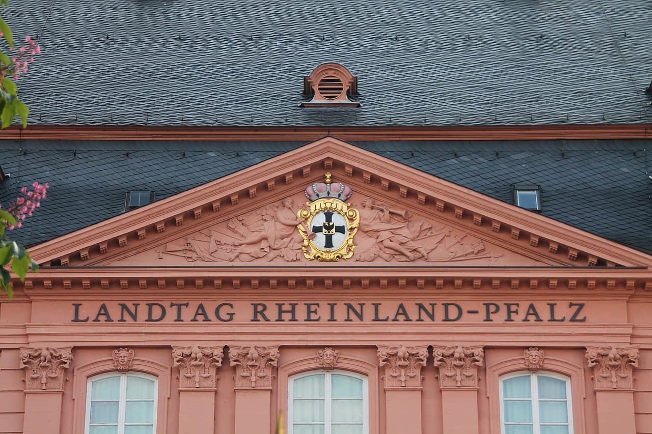 The Landtag of Rhineland-Palatinate in Mainz, housed in the historic Deutschhaus — the state parliament where the SPD has held power since 1991 and now faces its toughest electoral test